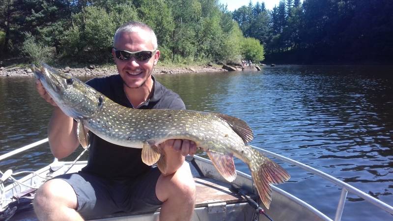 Lure fishing by boat in Cantal