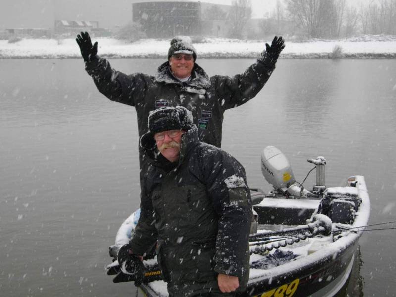 Pêche des carnassiers en Belgique en bateau ( en  hiver uniquement)