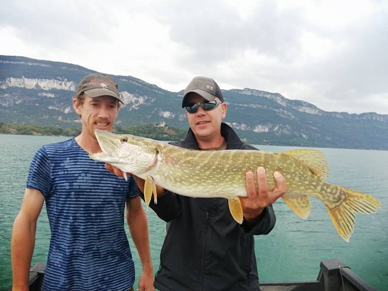 Pêche des carnassiers et salmonidés sur le lac du Bourget
