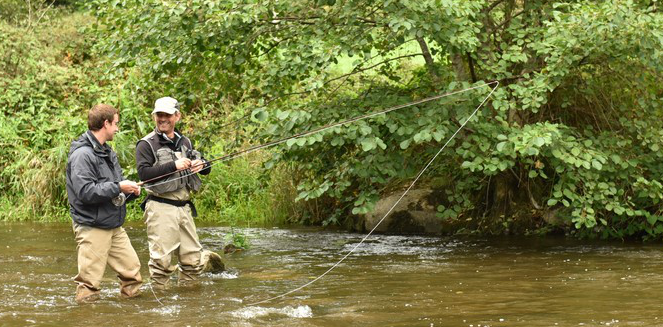 Fly-fishing initiation in Pyrenees