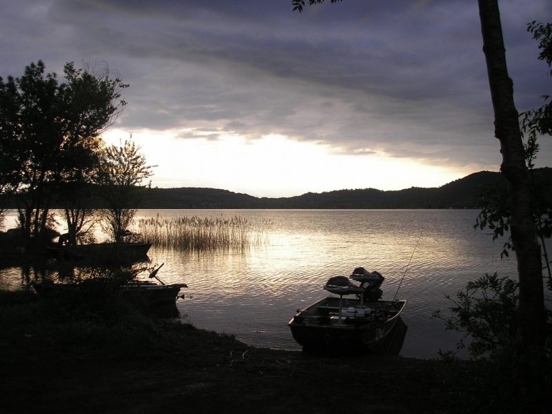 Pêche aux carnassiers sur le lac de Pareloup